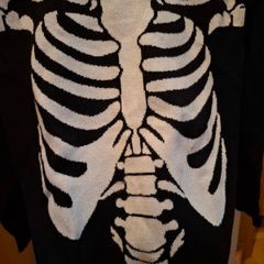 Skeleton jumper