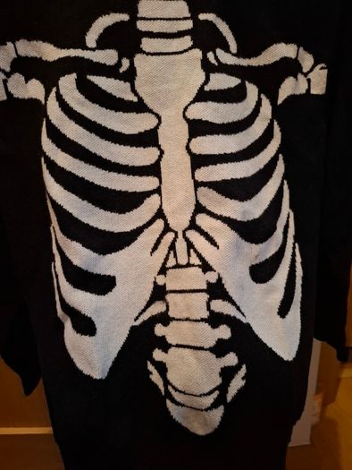 Skeleton jumper