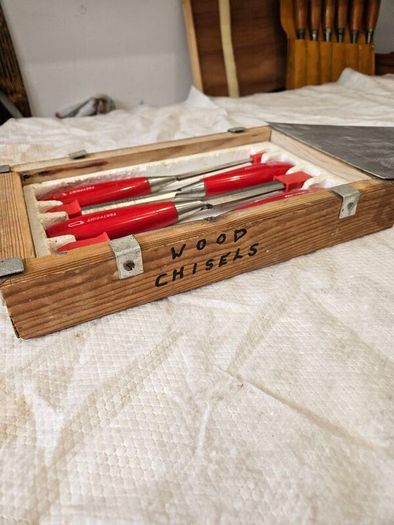 footprint made in England chisels