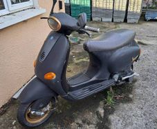 2001 Vespa Piaggio in need of repairs
