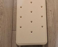 Lightweight suspended Bath seat