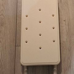 Lightweight suspended Bath seat