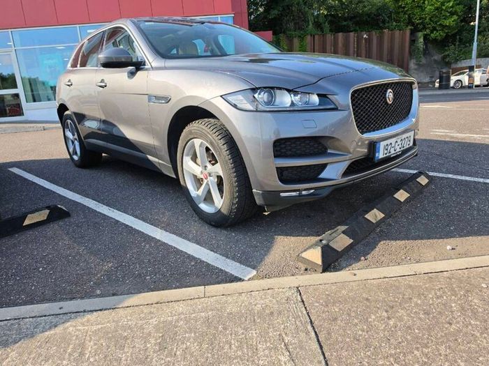 Jaguar F Pace