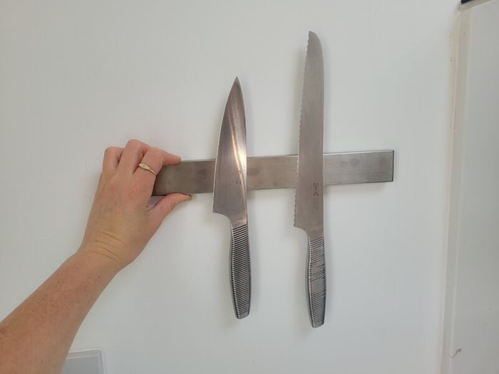 Magnetic knife strip
