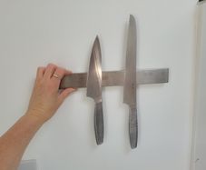 Magnetic knife strip