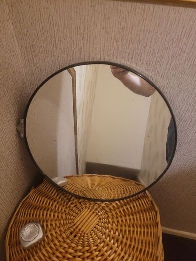 round mirror