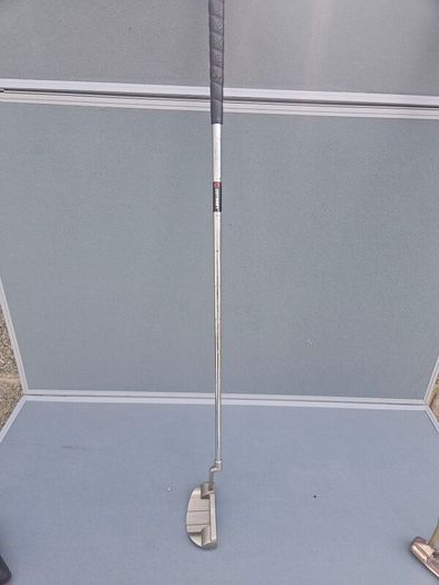 Golf putter