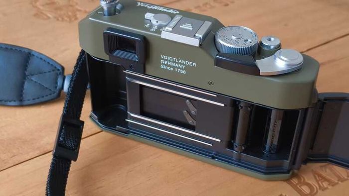 Voigtlander Bessa R2 Olive 35mm Rangefinder