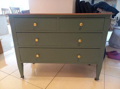 chest of drawers