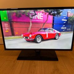 Samsung 32-Inch HD TV (Chromecast included)