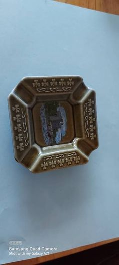 irish made porcelain wade ashtray,,prefect condition see the pictures for condition,buyer collects or pays postage thank you ,bunratty Castle picture insert ,