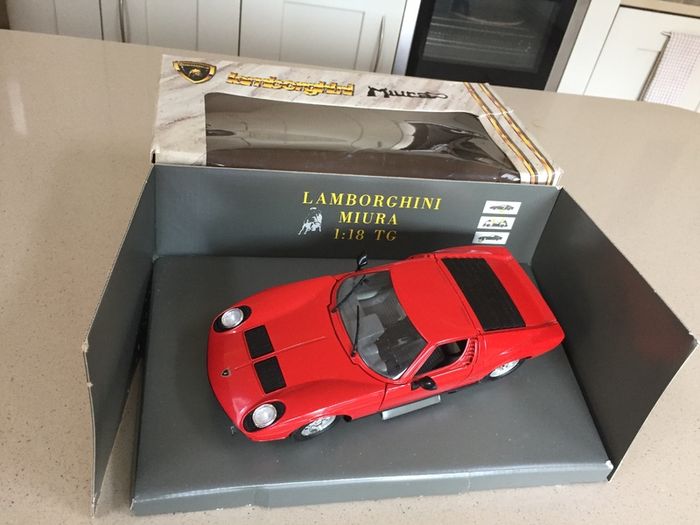 Lamborghini Miura Scale 1/18