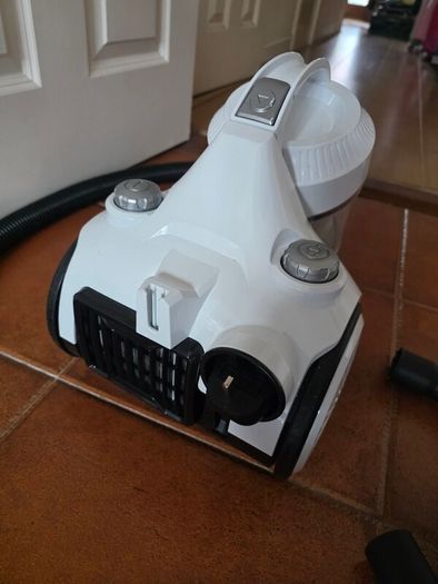 Vacuum cleaner 700W