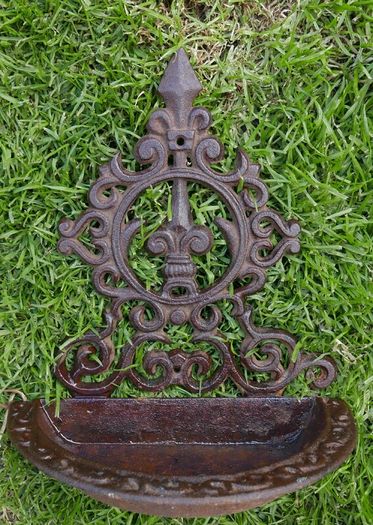 Antique Victorian cast iron wall mounted bird bath bird feeder