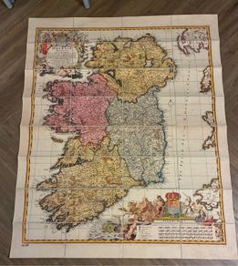 Hiberniae Regnum foldable map of Ireland Nicolaes Visscher II