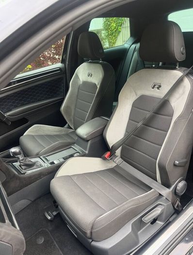 Volkswagen Golf -2 Door-Deep Black Pearl Metallic