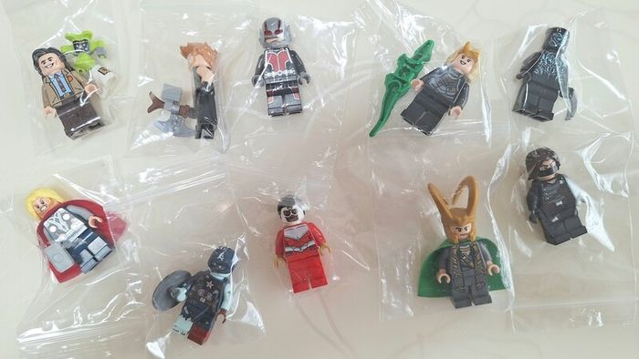 Lego Minifigures - Marvel & DC
