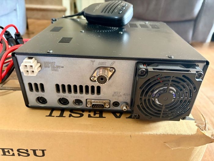 Yaesu 450D HF Transceiver
