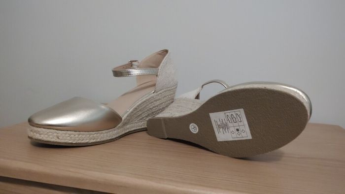 Gold wedges