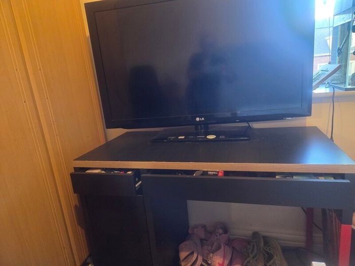 gameing table and chair