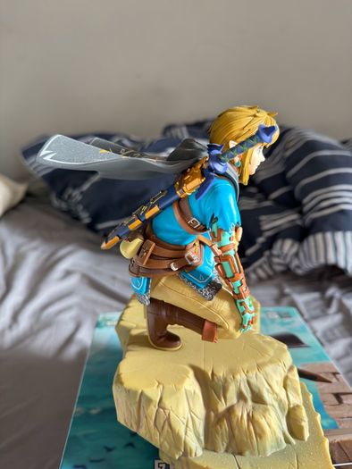 zelda statue