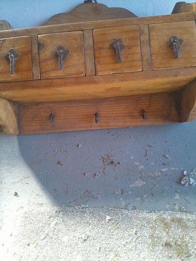 Mexican pine wall rack