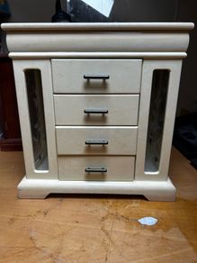 RR round rich desing jewellery case