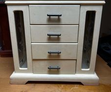 RR round rich desing jewellery case