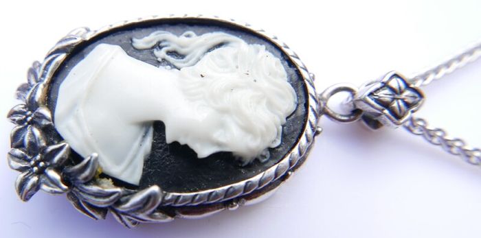 Vintage Sterling Silver 925  Pretty Cameo  Pendant and Necklace length 16,5" - 12,97g