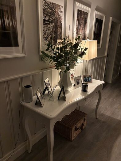 Hall table