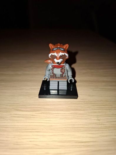 A mix of Lego Marvel Minifigures