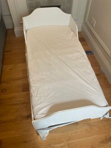 Toddler bed
