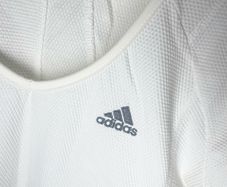 Woman's Adidas Top Size Medium - New