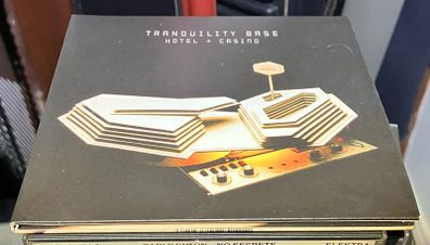 ARCTIC MONKEYS  |  Tranquility Base Hotel + Casino