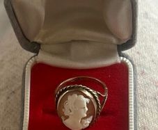 9ct Gold Cameo Ring 2.85 grams Size J
