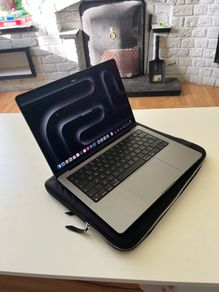 MacBook Pro 14 inch M3 (2023) 8GB RAM, 512GB SSD Like new
