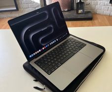 MacBook Pro 14 inch M3 (2023) 8GB RAM, 512GB SSD Like new