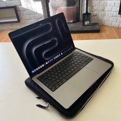 MacBook Pro 14 inch M3 (2023) 8GB RAM, 512GB SSD Like new