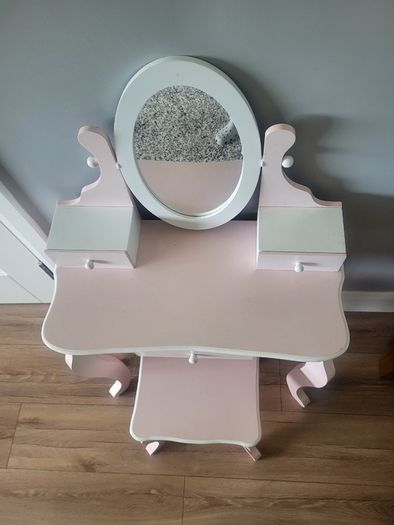 Dressing table