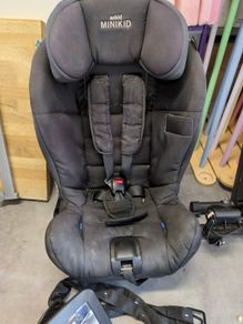 Axkid Minikid carseat