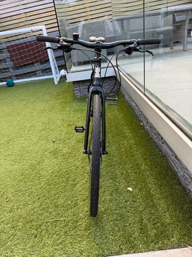 Men's Hybrid Bicycle large - as new 1 year old - rarely used...600 euro new.