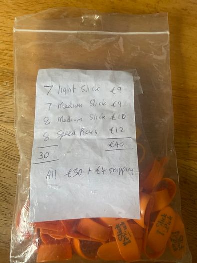 Slick thumbpicks 30 pieces (7 light/15 medium/8 speed)