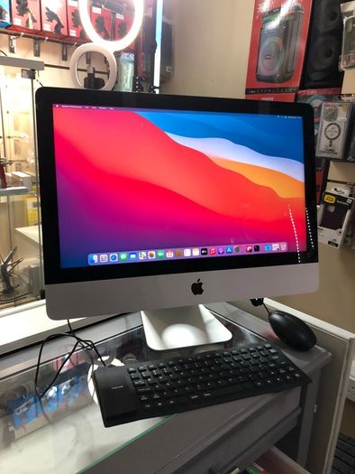 iMac 2014 21.5' 8GB with Mouse and keyboard Working