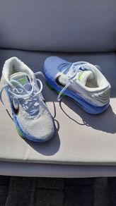 Basketball shoes