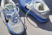 Basketball shoes