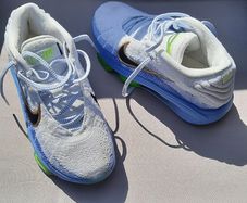 Basketball shoes