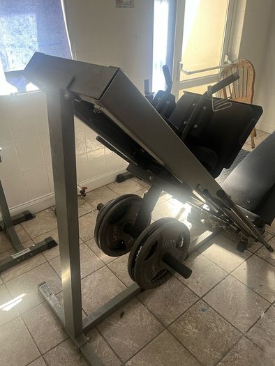 Leg Press x Hack Squat Machine