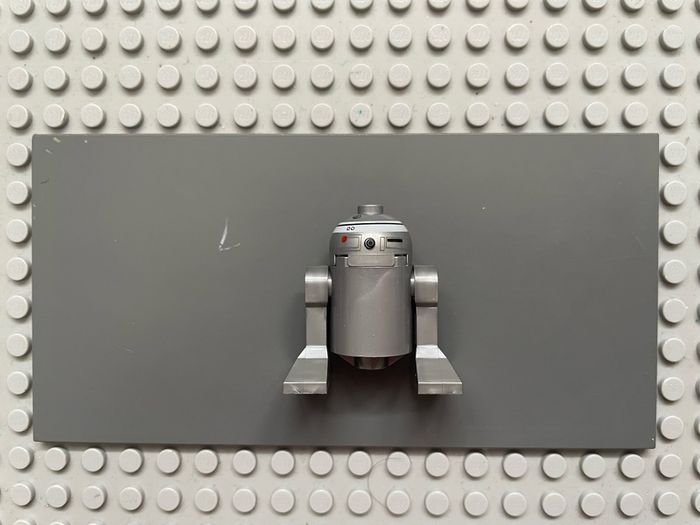 lego star wars sw0303 Astromech Droid minifigure, R2-Q2 (Small Red Dots)