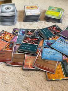 POKEMON cards lot