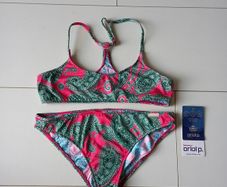 Girls swimsuit